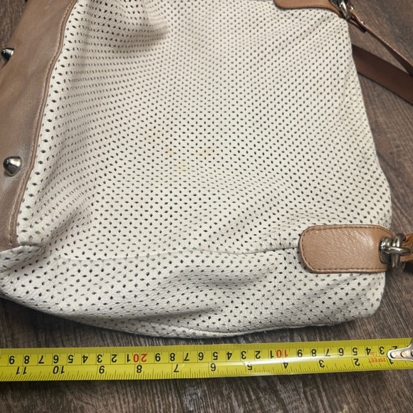 Russell & Bromley leather GUC Cream and Tan Perforated Shoulder Bag - Picture 8 of 12